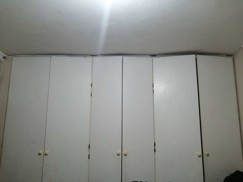 Prime Location, Prime Investment: Sunnyside 2.5BR Apartment - Photo 8