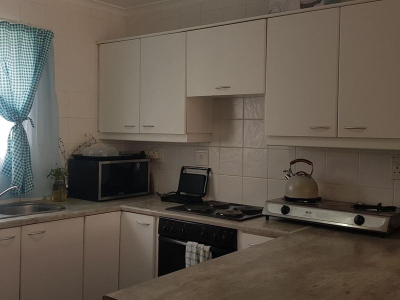 3 Bedroom House To Let in Sunningdale - Photo 2