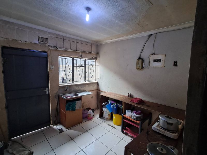 3 Bedroom House For Investment - Photo 3