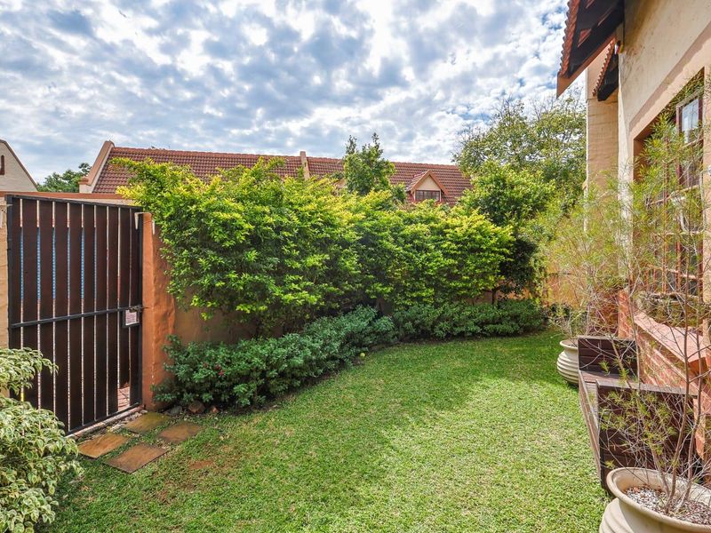Elegant Double-Volume Family Home in a Secure Lifestyle Estate - Photo 3