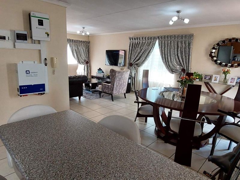 3-Bedroom Home in Secure Complex - Photo 4