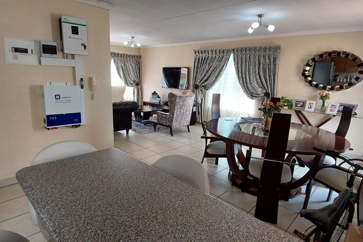 3-Bedroom Home in Secure Complex - Photo 4