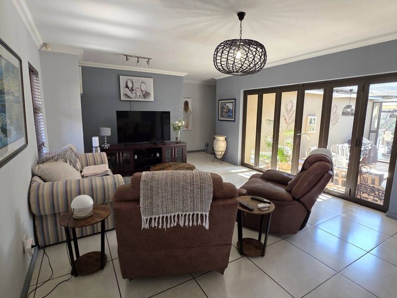 4 Bedroom Entertainers House in Seasons Estate - Photo 3