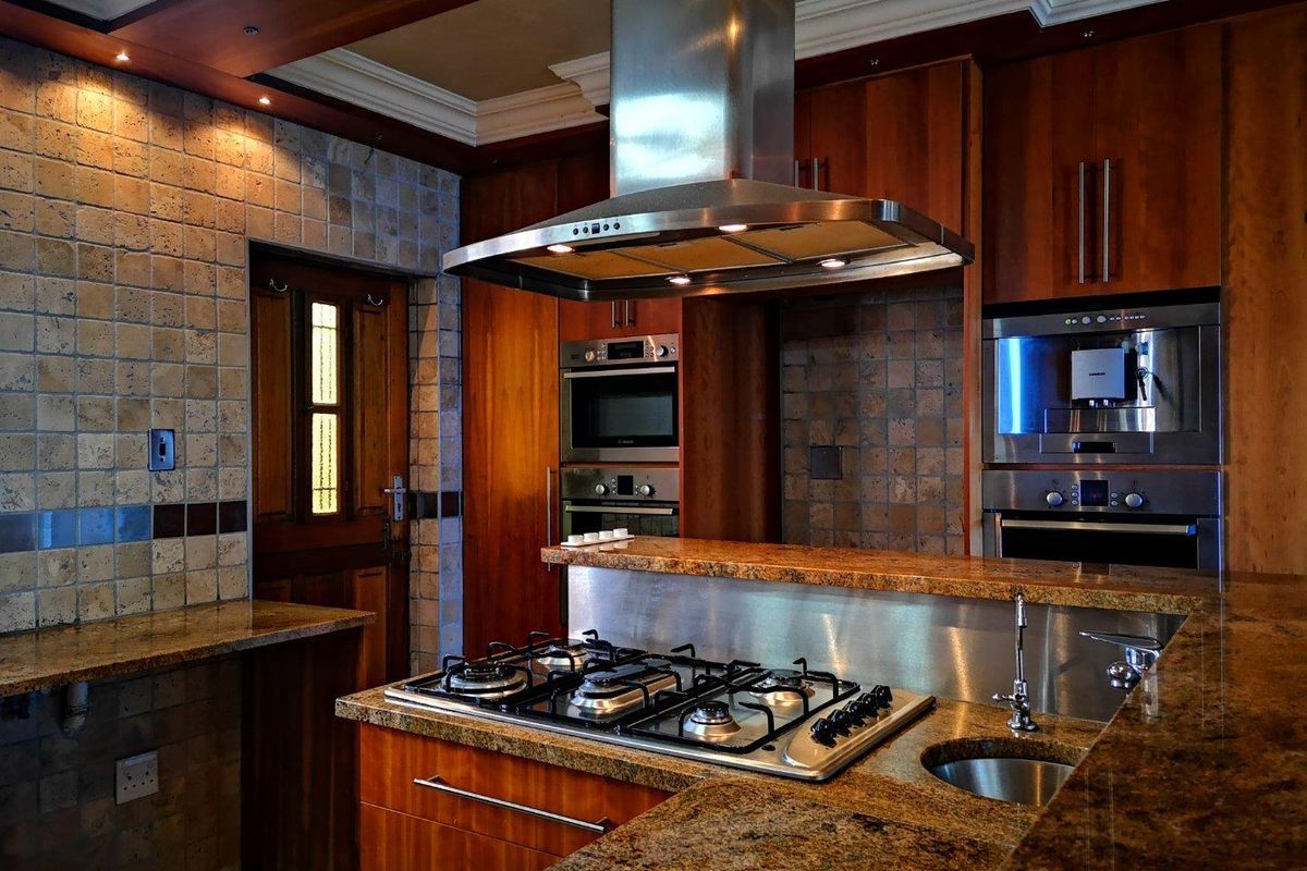 Large family home on corner plot - Photo 5