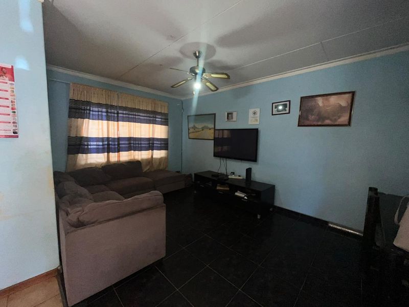 🚨 HOUSE FOR SALE | KHOMASDAL – N$1,850,000 🚨 🔥 SPACIOUS FAMILY HOME WITH HUGE POTENTIAL 🔥 - Photo 2