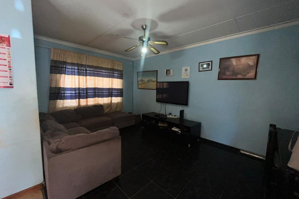 🚨 HOUSE FOR SALE | KHOMASDAL – N$1,850,000 🚨 🔥 SPACIOUS FAMILY HOME WITH HUGE POTENTIAL 🔥 - Photo 2