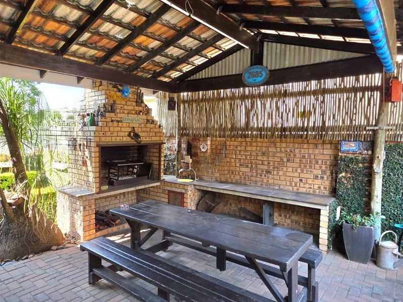 NEW LISTING IN BOSVELDRUS! FULL TITLE, POOL & LAPA! - Photo 9