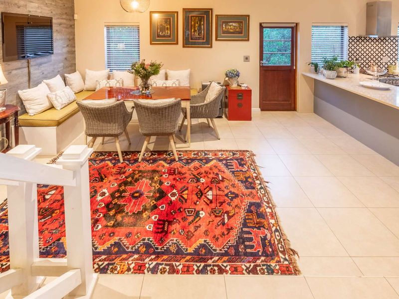 Elegant Single-Story Oasis - Photo 4