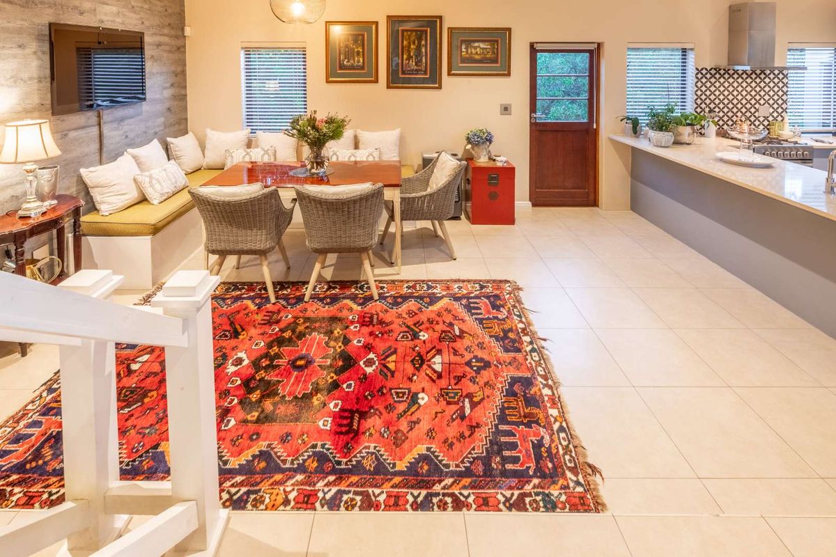 Elegant Single-Story Oasis - Photo 4