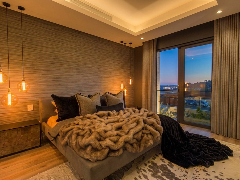 Sophisticated Fully Furnished 3-Bedroom Residence in Steyn City City Centre - Photo 3