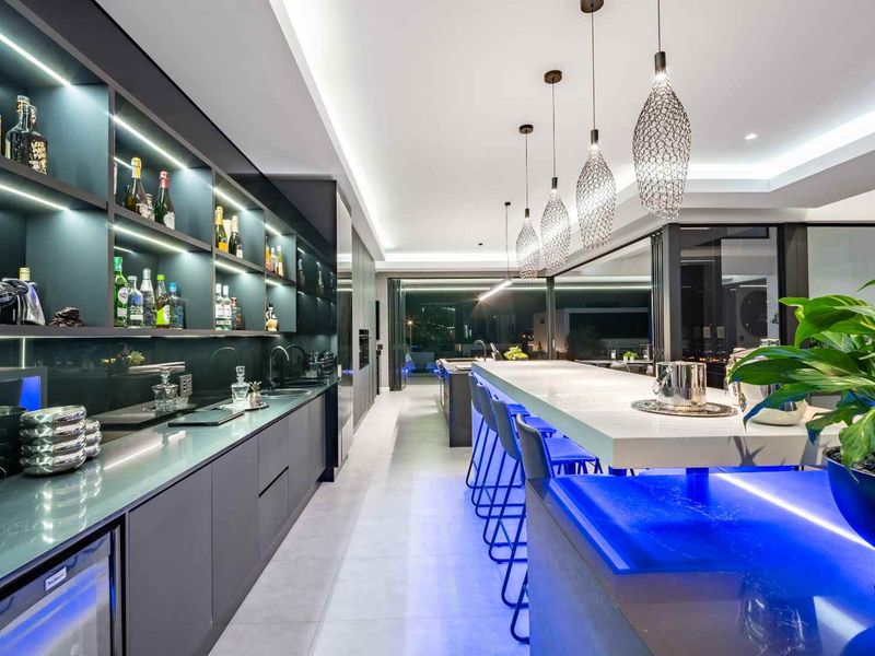 The "James Bond" Residence of Steyn City: A Masterpiece in Glass & Gloss - Photo 9