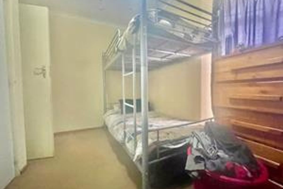 Perfectly Positioned 3-Bedroom Simplex with Private Yard & Parking - Photo 5
