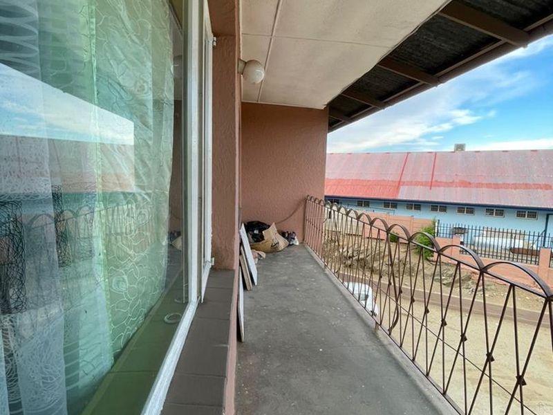 WELL MAINTAINED 2 BEDROOM APARTMENT FOR SALE IN WINDHOEK WEST: PASTEURHOF - Photo 8