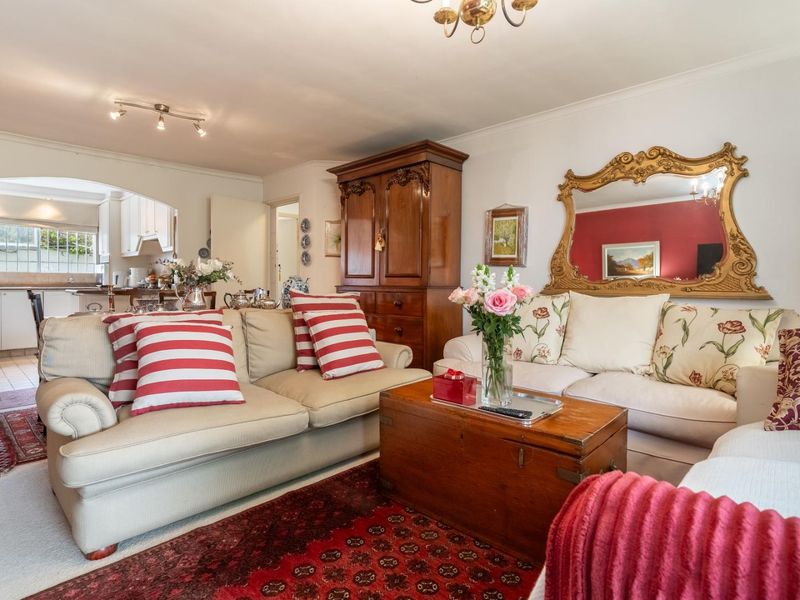 Bouganvillea Cottage - This one deserves to be seen! - Photo 8