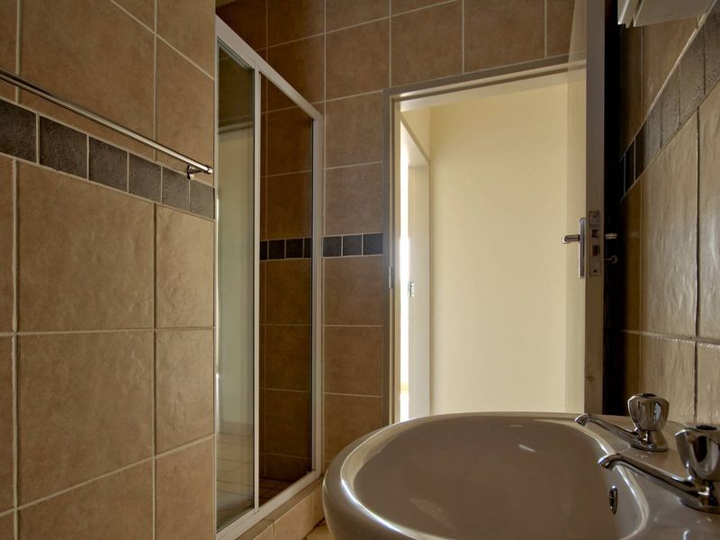 Loadshedding-Free Area | Modern 2 Bedroom Apartment - Photo 9