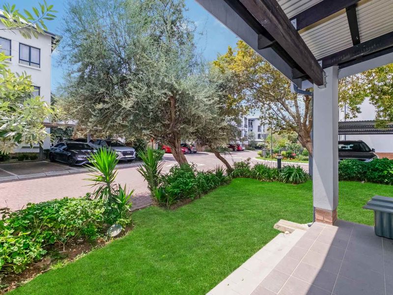 GROUND FLOOR UNIT IN A QUIET AND HIGHLY DESIRABLE LOCATION - Photo 8
