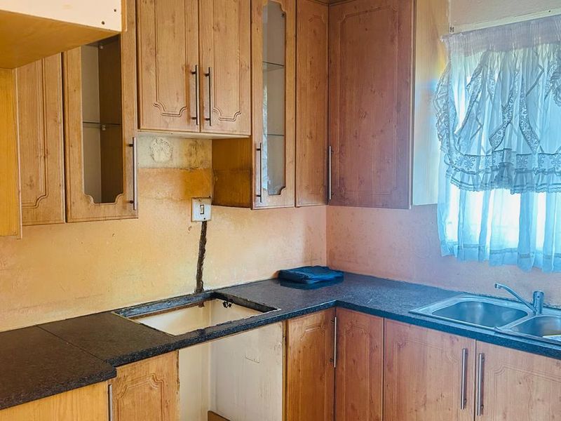 3 bedroom house for sale in Vosloorus - Photo 4