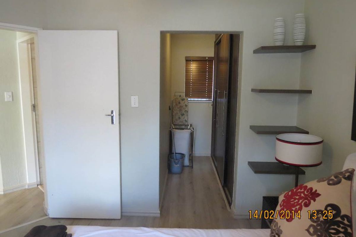 FURNISHED 1 BEDROOM GROUND FLOOR - Photo 4