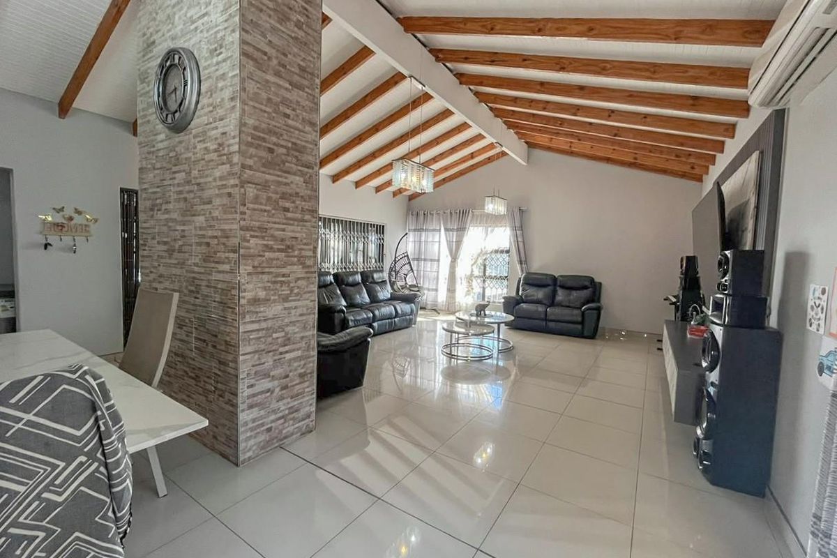 Magnificent home in Upper Glen Hills! - Photo 4