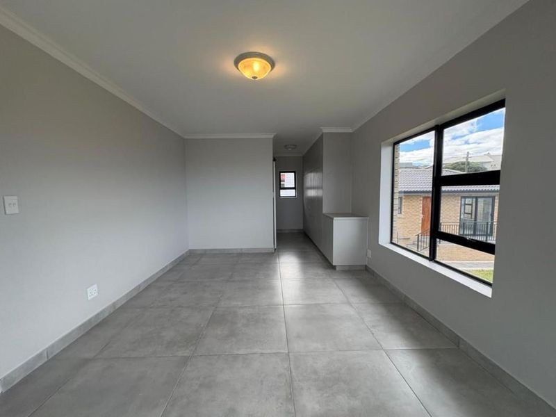 Stunning Newly Built 5 Bedroom Face Brick House with Ocean Views in Dana Bay - Photo 8