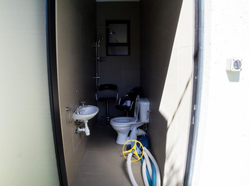 Luxurious and spacious 5 Bedroom Home with Flatlet - Kleine Kuppe - Photo 6