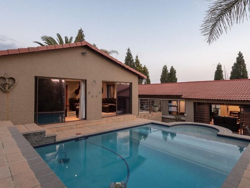 Neat Home in Glenvista - Photo 9