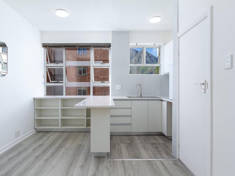 UNFURNISHED STUDIO APARTMENT - Photo 2
