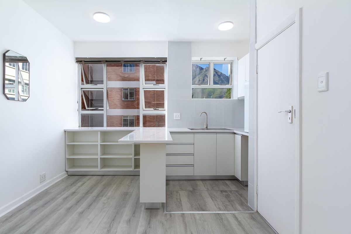 UNFURNISHED STUDIO APARTMENT - Photo 2
