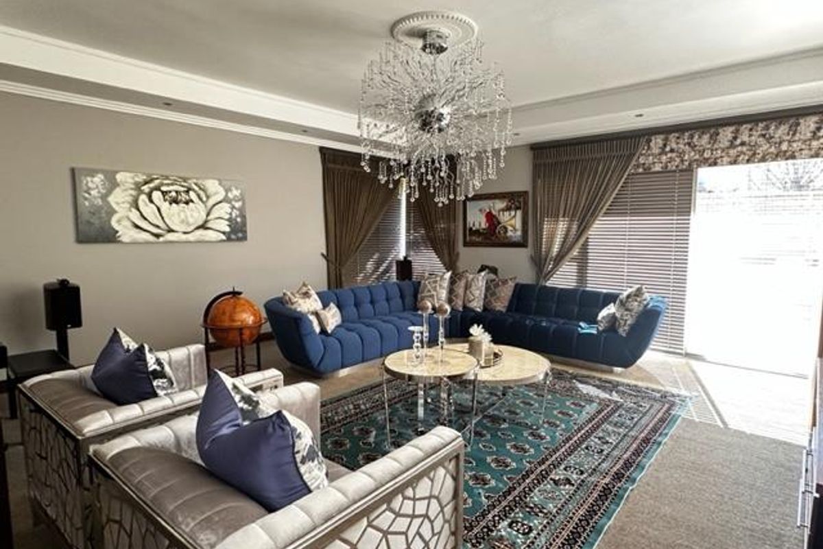 Indulge in opulence: A magnificent home for sale! - Photo 4