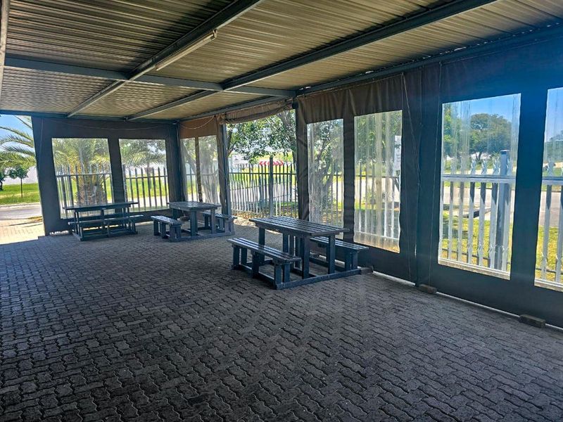 Going concern Accommodation Restaurant Pub and Liquor Store - Photo 2