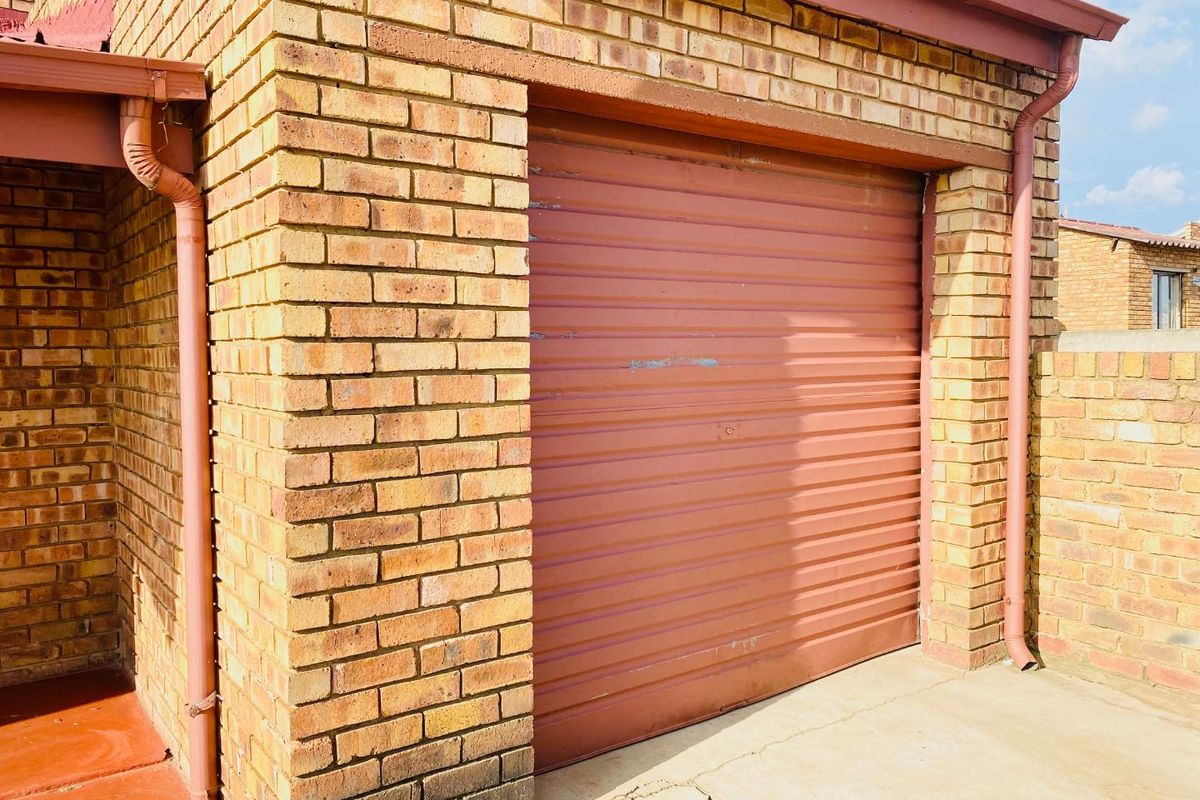 Spacious Family Home For Sale In Ext11 - Photo 4