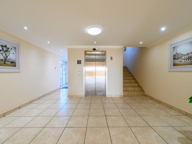 Corner unit, wrap around bacony with sea views! - Photo 7