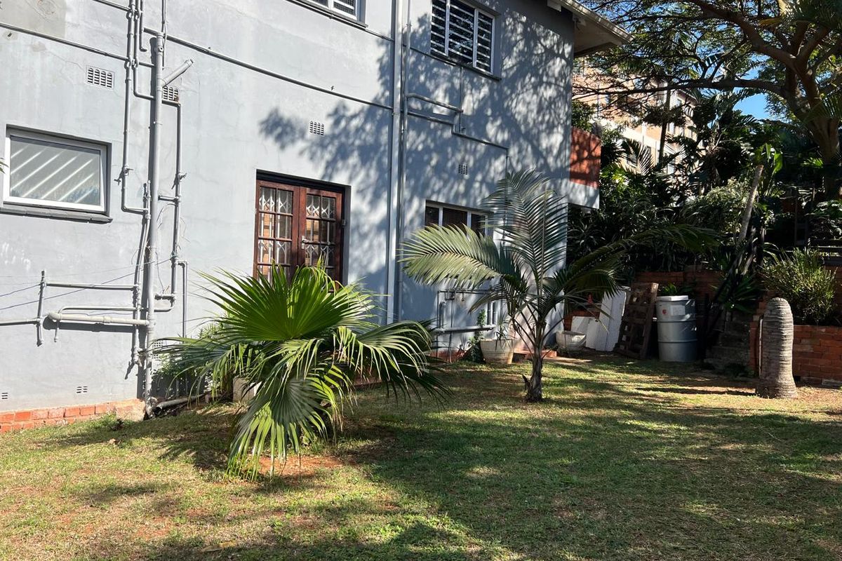 *Spacious and Bright Ground-Floor Apartment with Exclusive Garden** - Photo 3