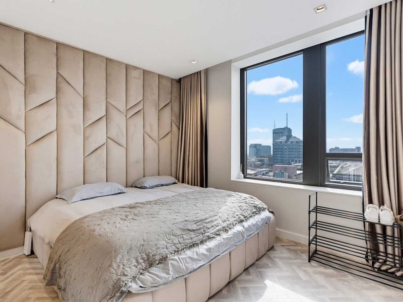 Modern Fully Furnished 1-Bedroom Apartment in Foreshore Place CBD - Photo 9