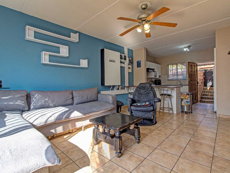 Vibrant Lifestyle: Modern Townhouse with All the Extras! - Photo 2