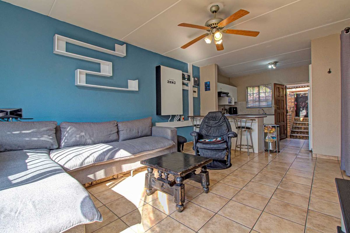 Vibrant Lifestyle: Modern Townhouse with All the Extras! - Photo 2