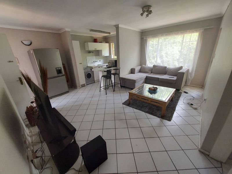 BARGAIN BUY  ! IDEAL FOR SINGLES/ A COUPLE or SMALL FAMILY! 64m2 2 Bedroom Townhouse in Alberton - Photo 8