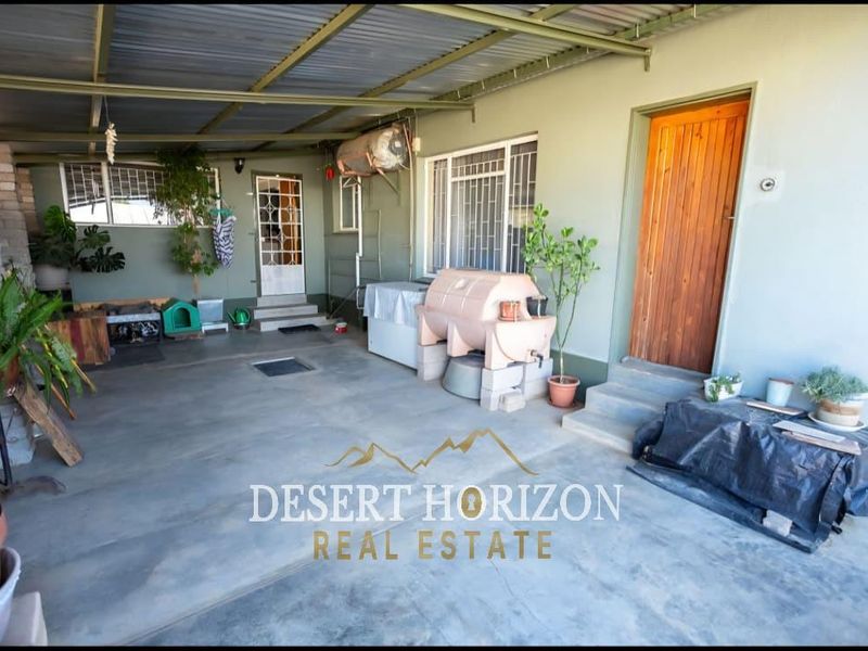Karas Region, Keetmanshoop | Spacious Family Home with Flat - Photo 9