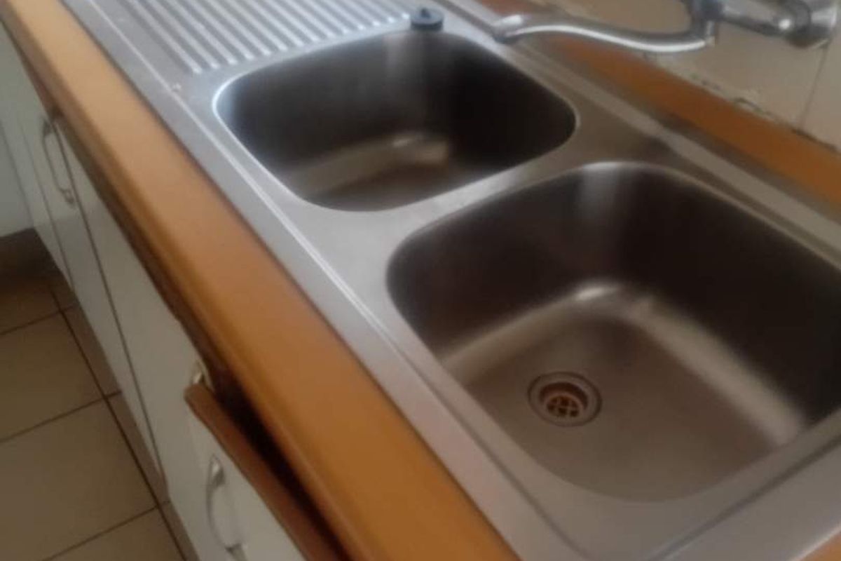 Ground floor two-bedroom flat to let in Benoni Central - Photo 2