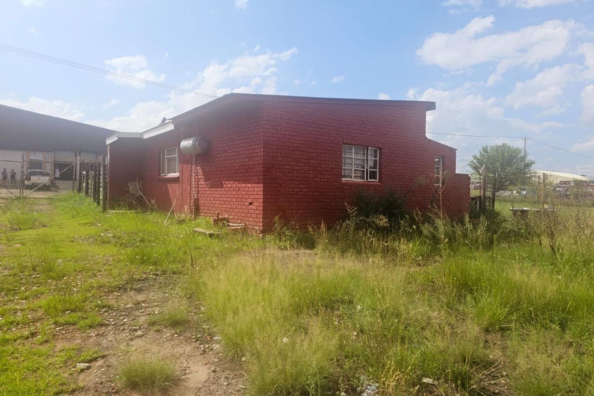 **Prime General Industrial Property with Workshop - Ideal Corner Location** - Photo 5