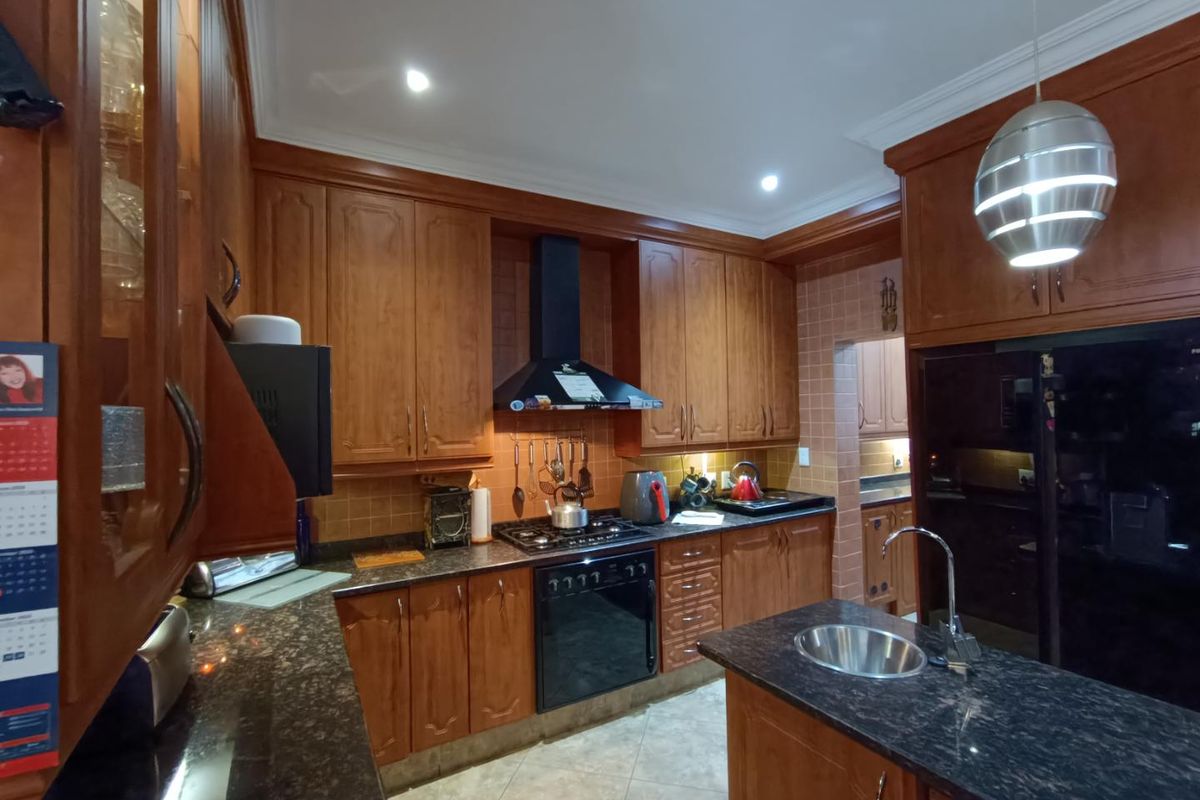 MIDSTREAM SECURITY ESTATE - LUXURY 5 BEDROOM MANSION - Photo 4
