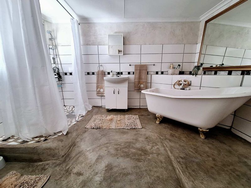 Dual-level Design with Stylish Features - Photo 6