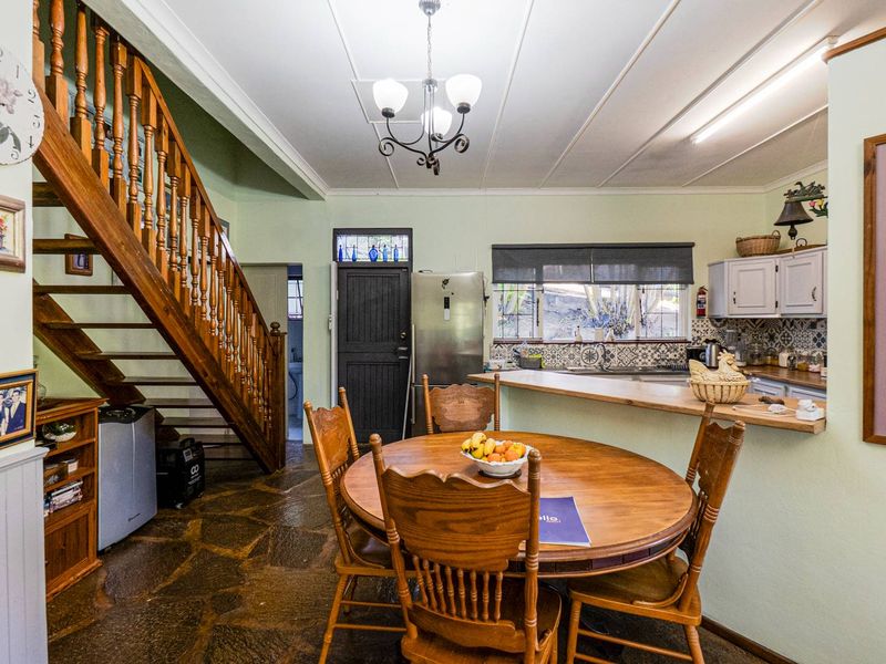 Family home with cottage - Photo 6