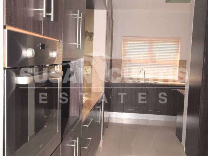 3 Bedroom Penthouse - Photo 8