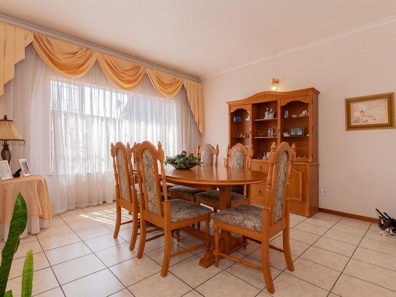 Perfect Lock-Up-and-Go 3 Bedroom Townhouse in Birchleigh North - Photo 6