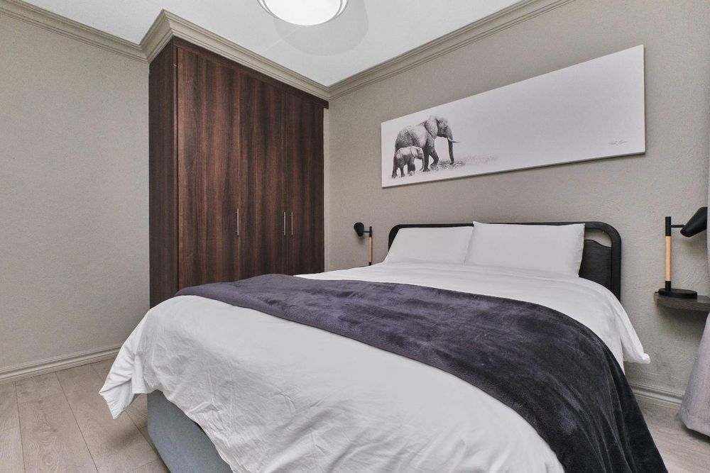 Second bedroom with ceiling fan