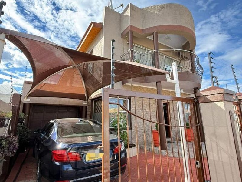 Stunning Standalone four-bedroom house for sale in Cimbebasia - Photo 5