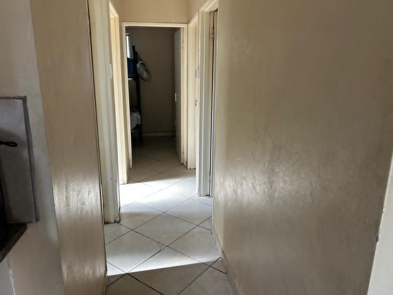 Riverside View R 980 000 3 Beds , 1 Bath - Photo 9