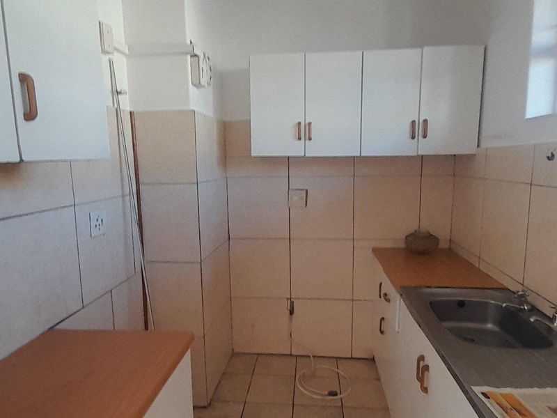 Invest in Bulwer: Cozy 2-Bedroom with Rental Income Potential - Photo 3