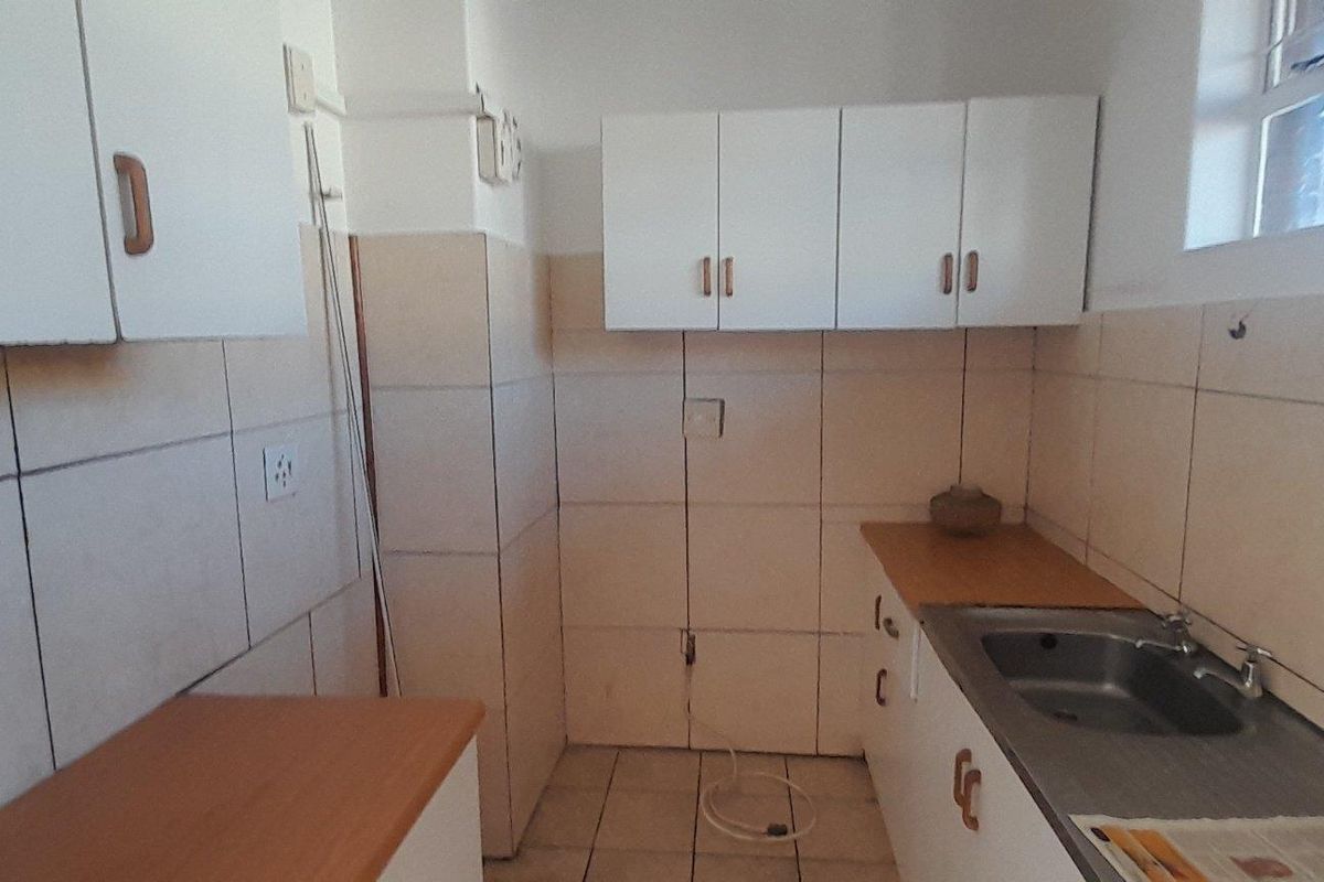 Invest in Bulwer: Cozy 2-Bedroom with Rental Income Potential - Photo 3